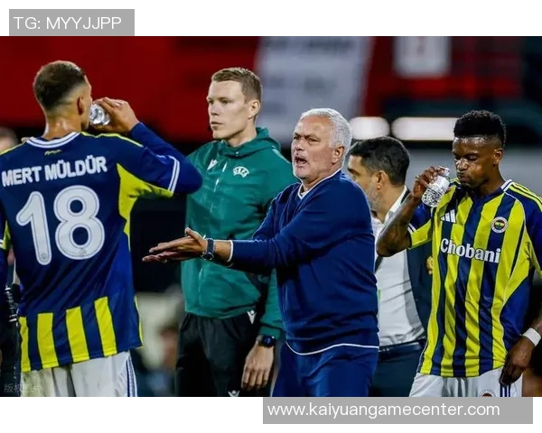 费内巴切瞄准世界级前锋莱万或瑟尔洛特成引援目标